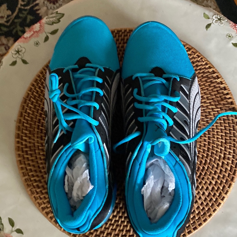 🌻SALE🌻Puma 11.5 US size